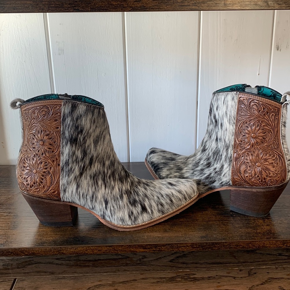 Ankle boots great color